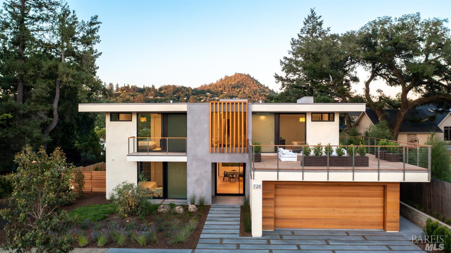 Property Photo: 728 University Street CA 95448