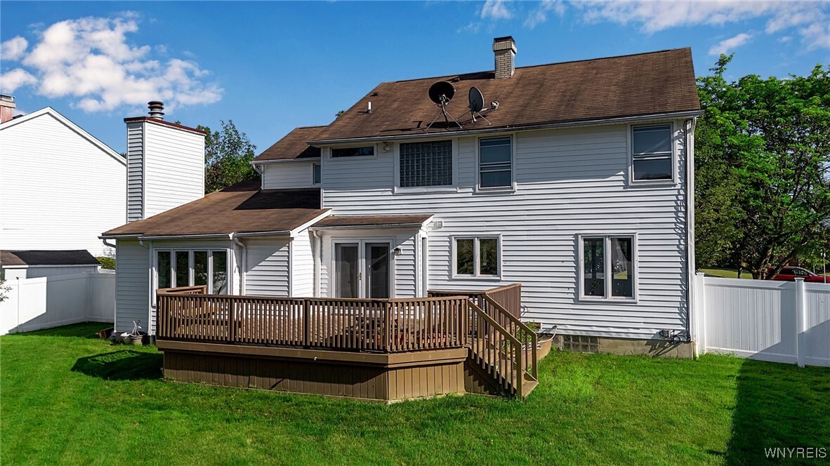 Property Photo: 10 San Mateo Court NY 14051