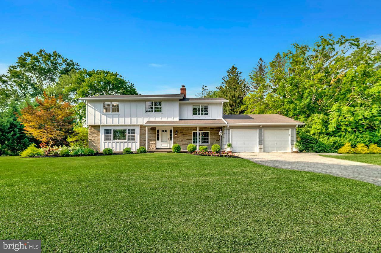 Property Photo:  4 Larkspur Lane  NJ 08648 