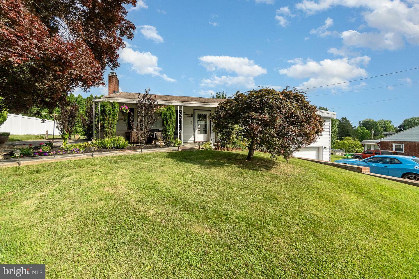 Property Photo: 907 Orange Street PA 17113