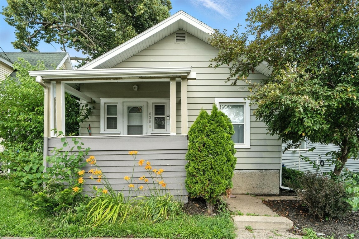 Property Photo:  420 16th Street NE  IA 52402 