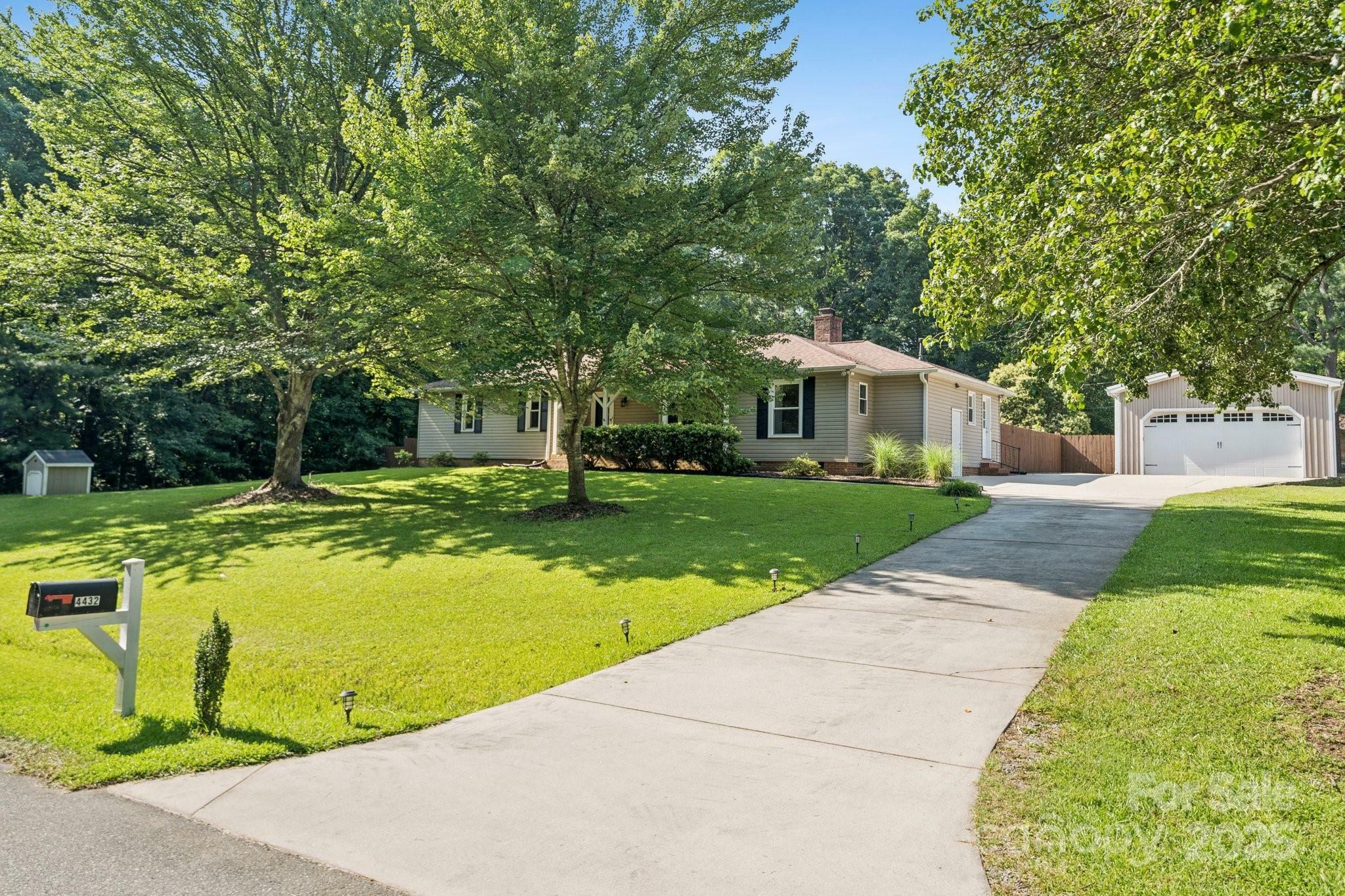 Property Photo: 4432 Bob White Court NC 28213