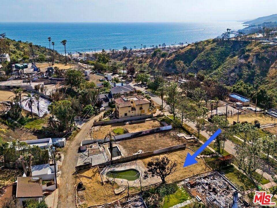 Property Photo: 564 Radcliffe Ave CA 90272
