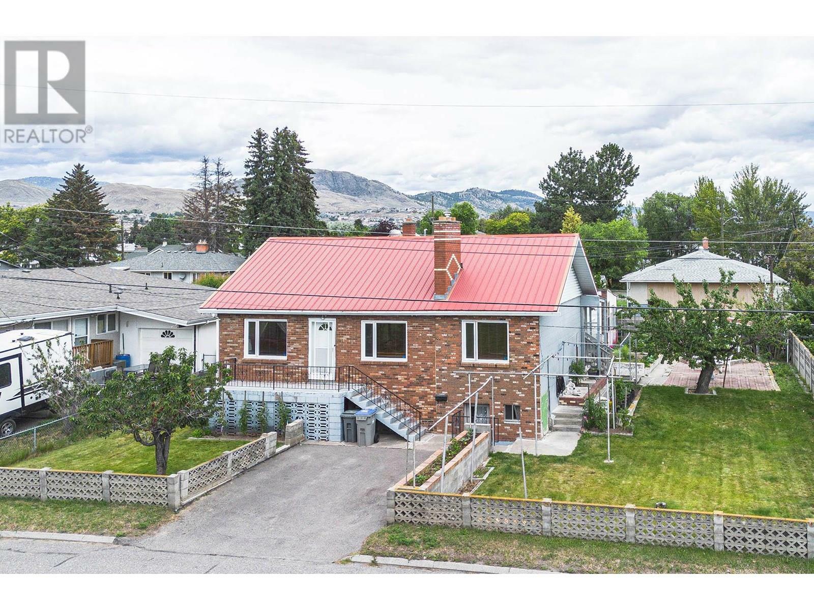 Property Photo:  307 Holly Avenue  BC V2B 1M2 