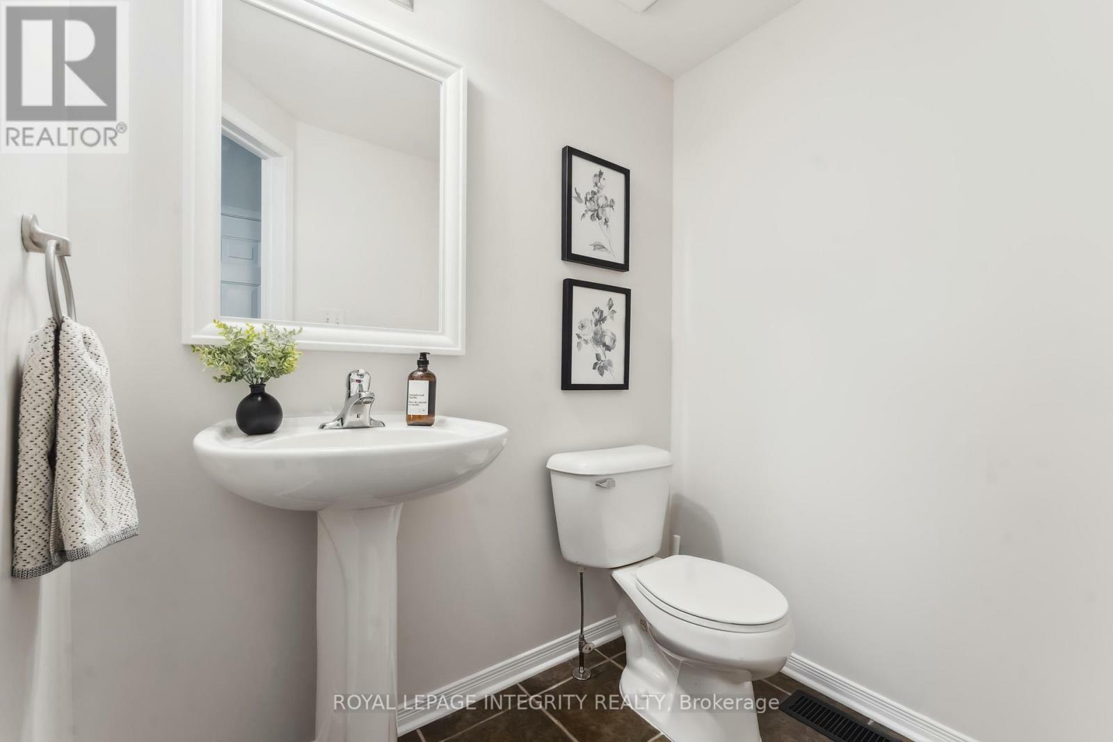 Property Photo: 141 Lockhaven Private ON K2J 5L6