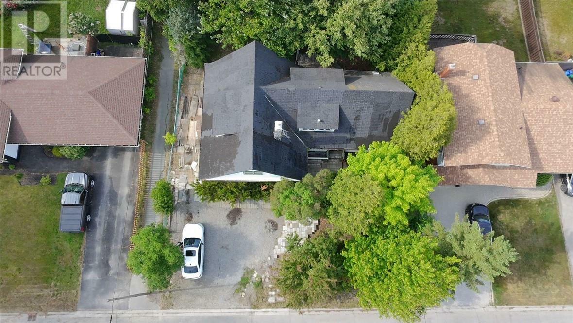 Photo de la propriété: 1560-1562 Gemmell Street ON P3A 1H1