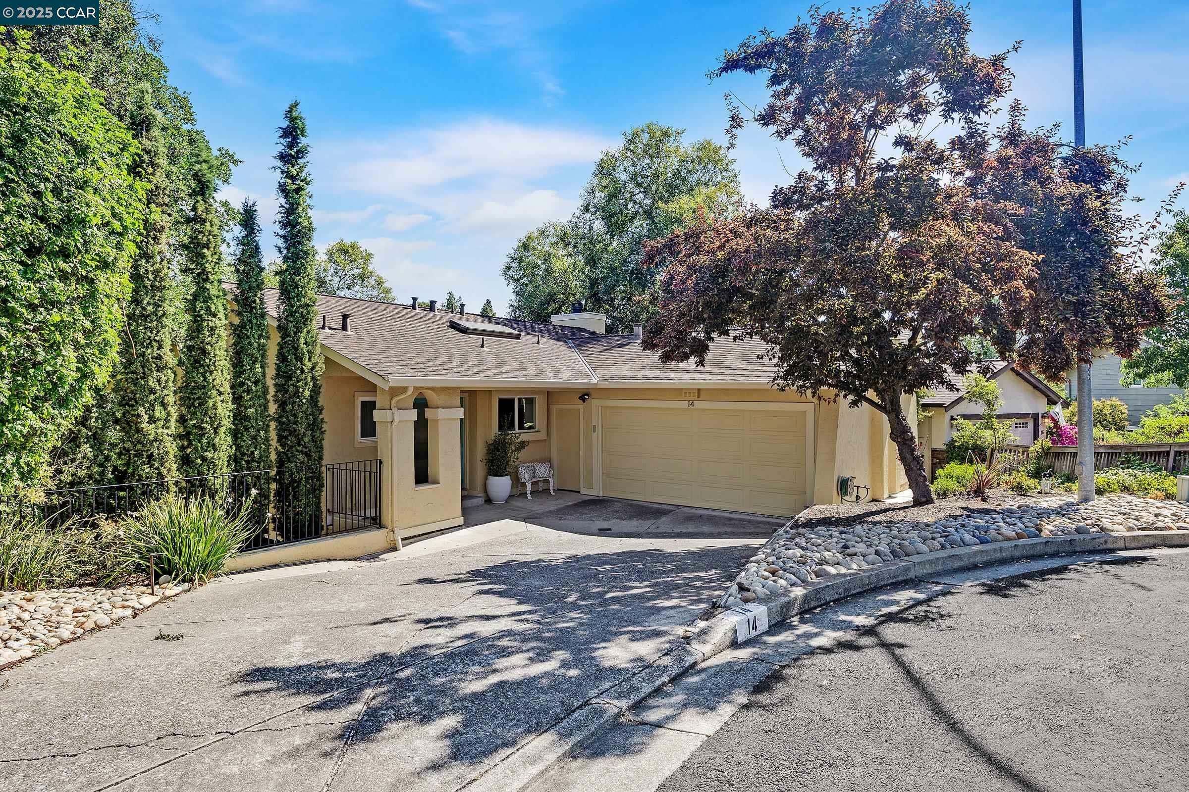 Property Photo: 14 Saint Louis Ln CA 94523