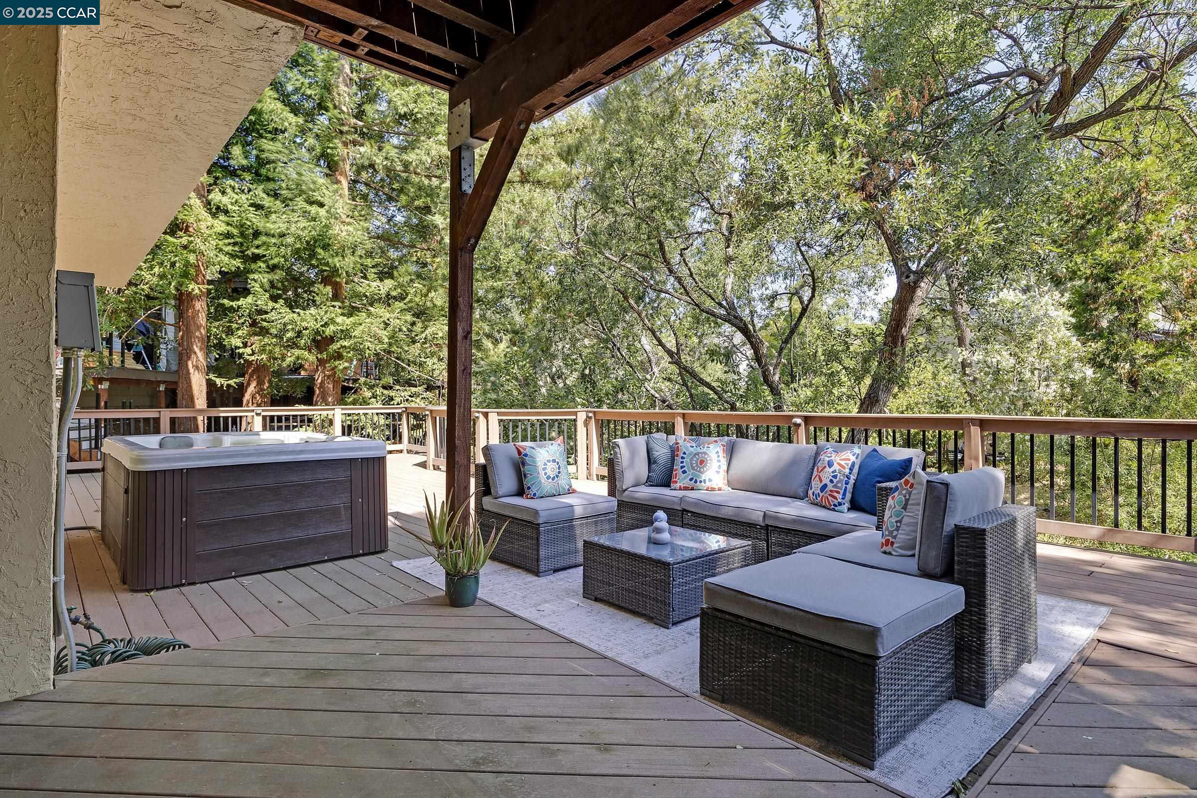 Property Photo: 14 Saint Louis Ln CA 94523