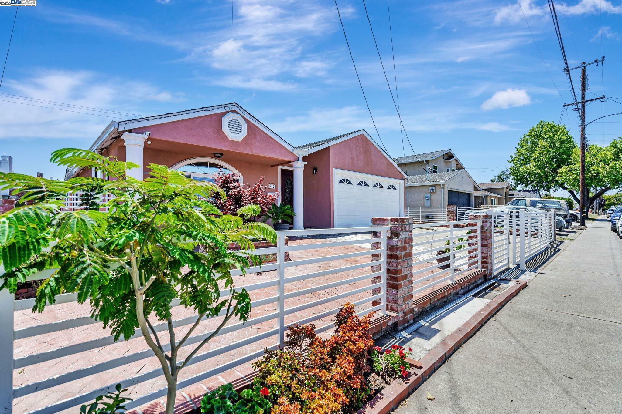 Property Photo:  942 Purdue St  CA 94579 