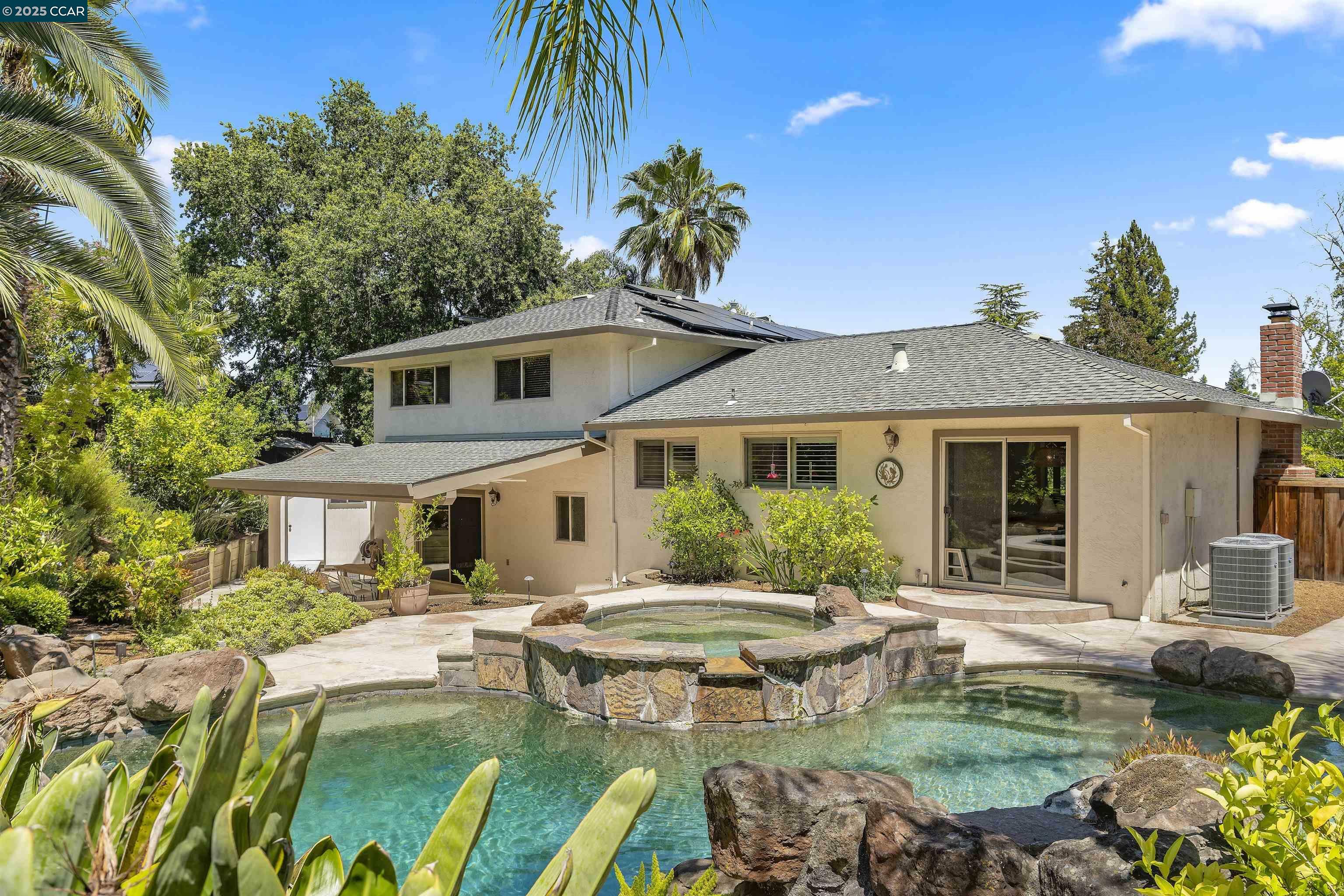 Property Photo: 14 Dublin Ct CA 94523