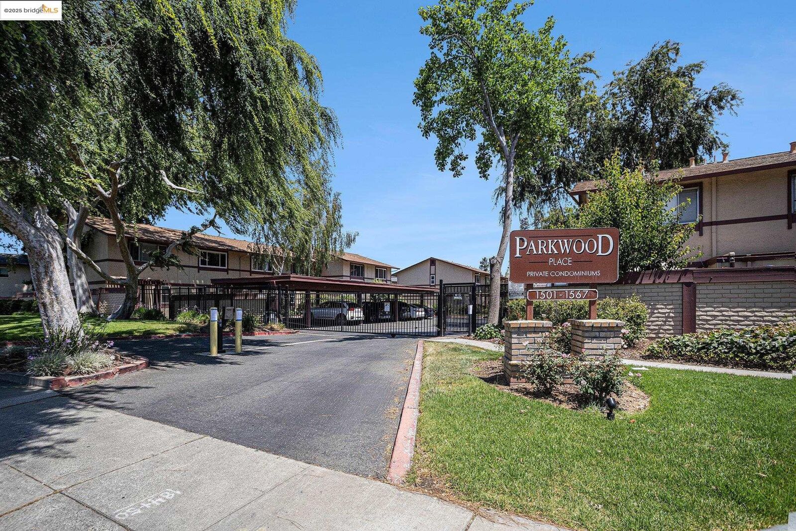 Property Photo: 1563 Parkwood Pl CA 94521