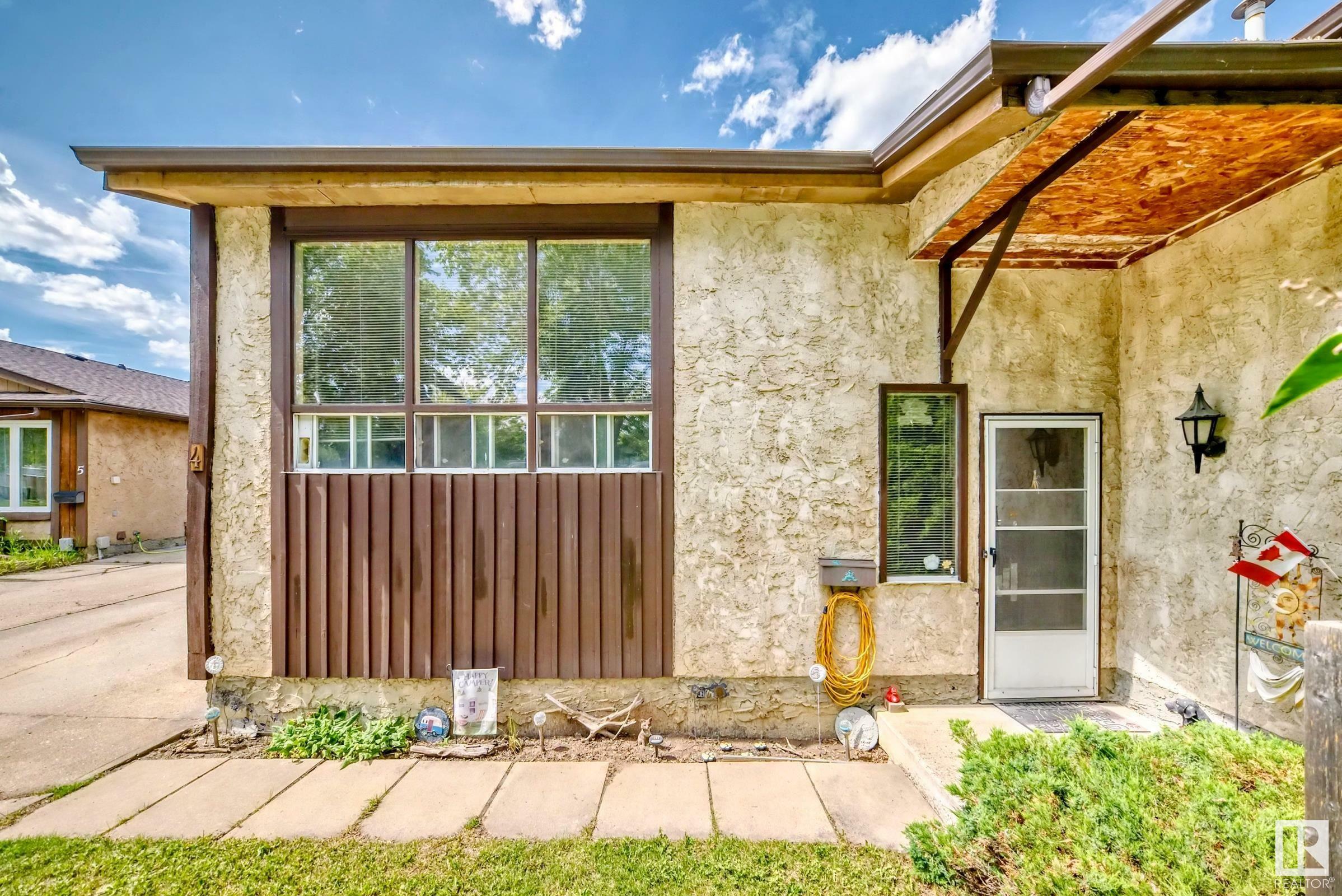 Property Photo: 4 Franklin Place AB T8N 3P5