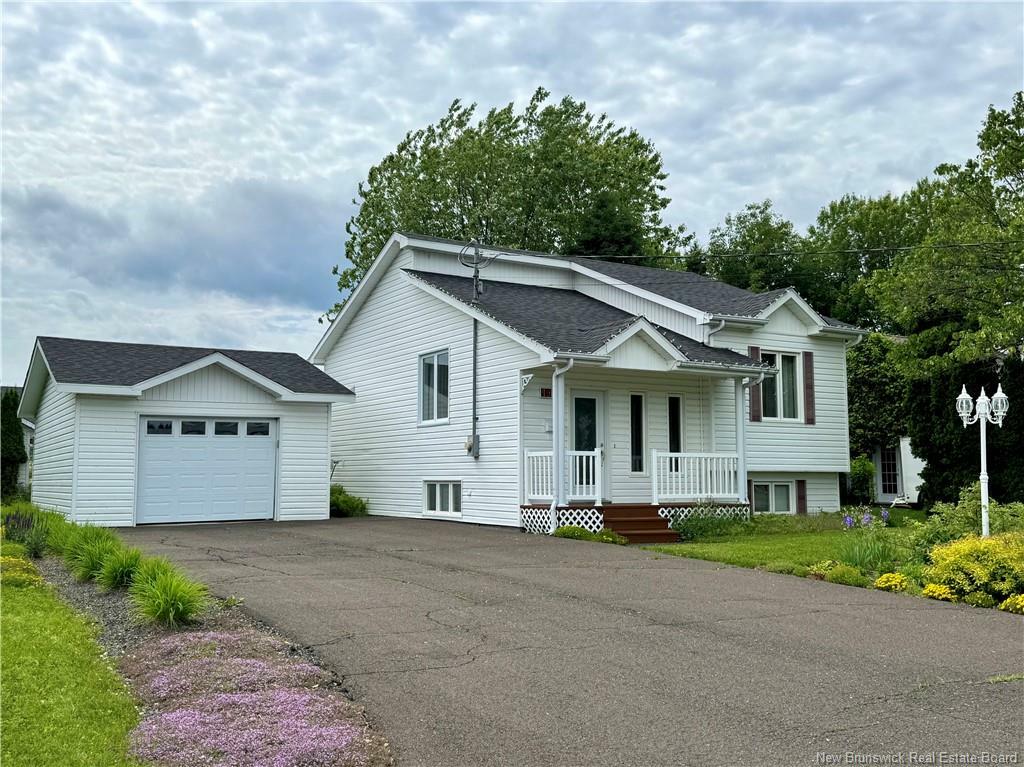 49 Rue Lebel  Edmundston NB E3V 3Y3 photo