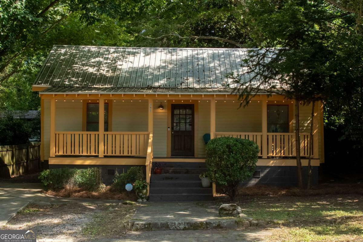 Property Photo: 395 Cleveland Avenue GA 30601