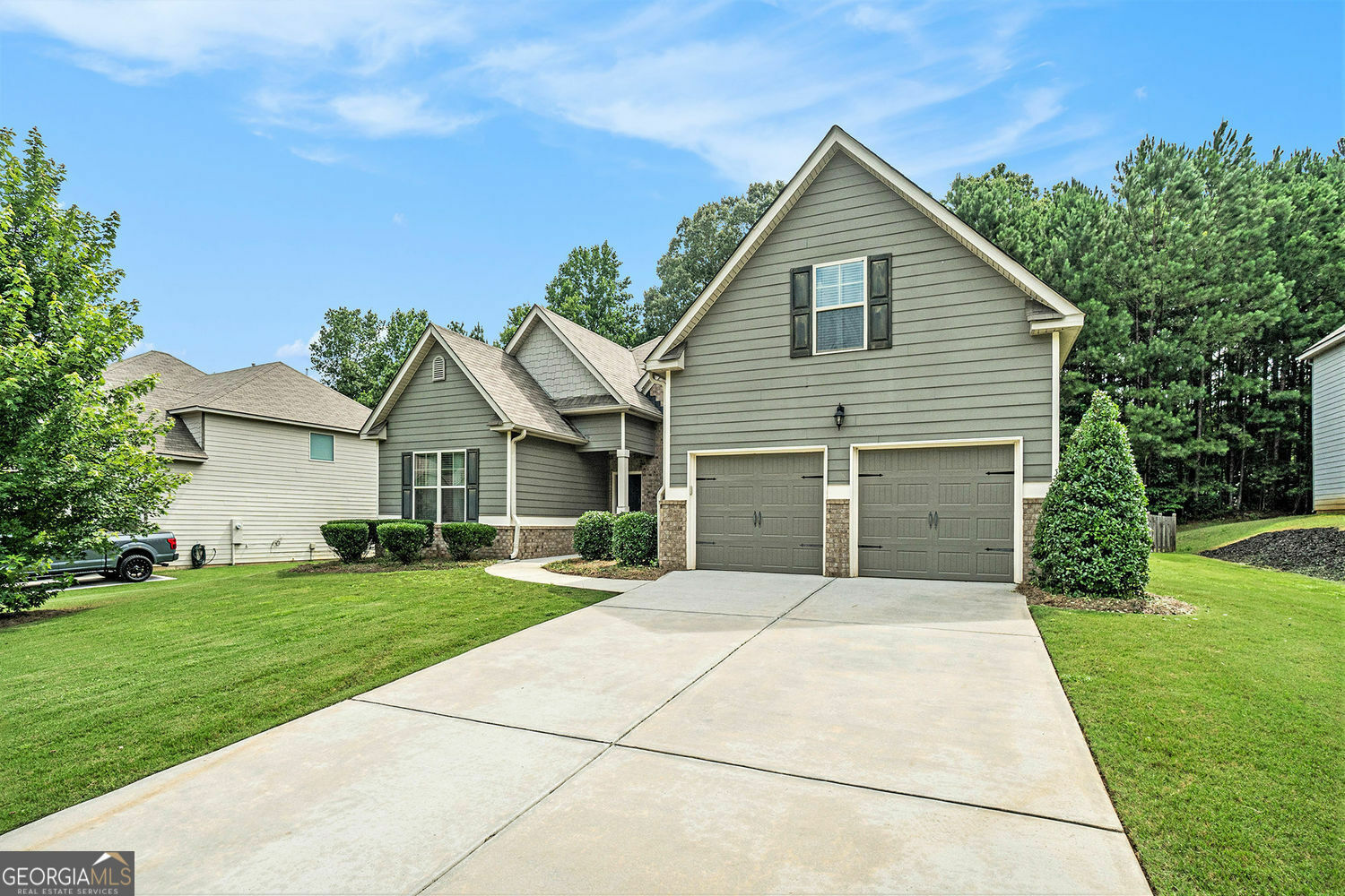 Property Photo: 211 Ledford Way GA 30132