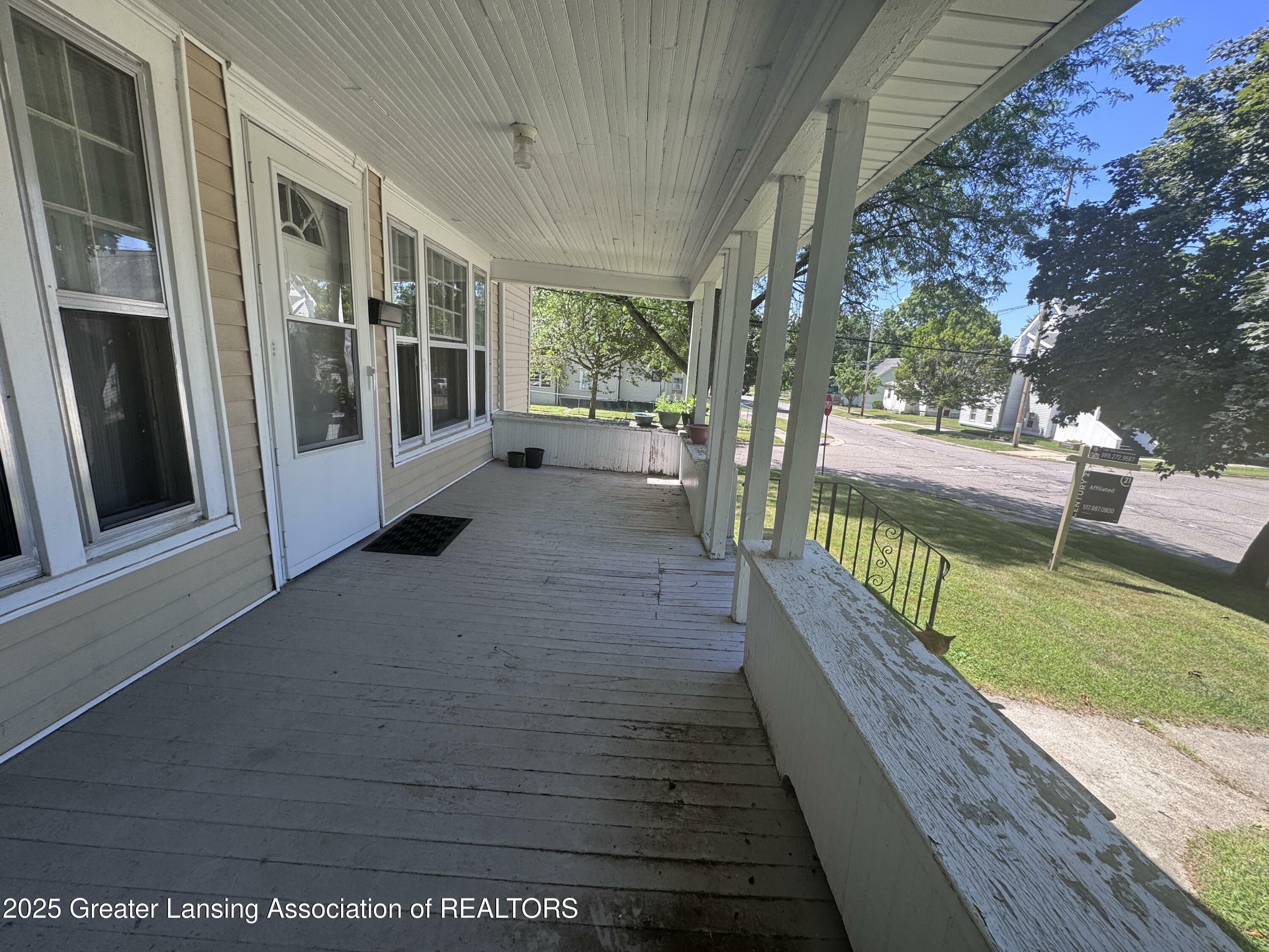 Property Photo: 1413 Carl Breeding Way MI 49203