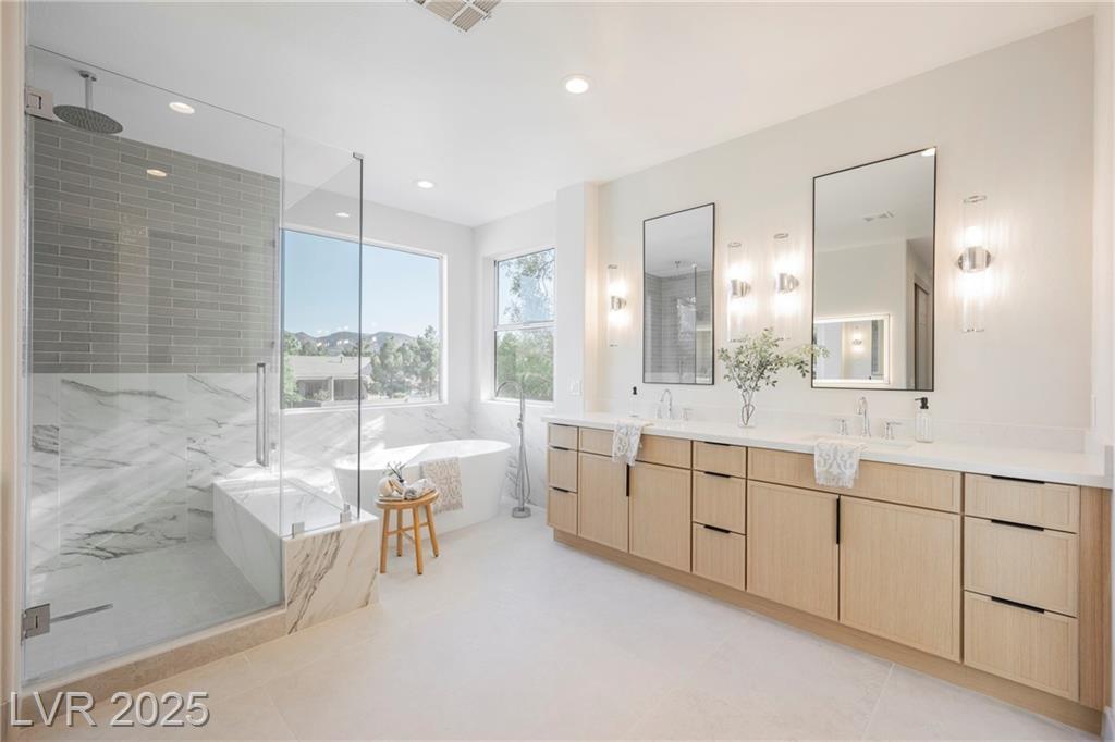 Property Photo: 1811 Country Meadows Drive NV 89012