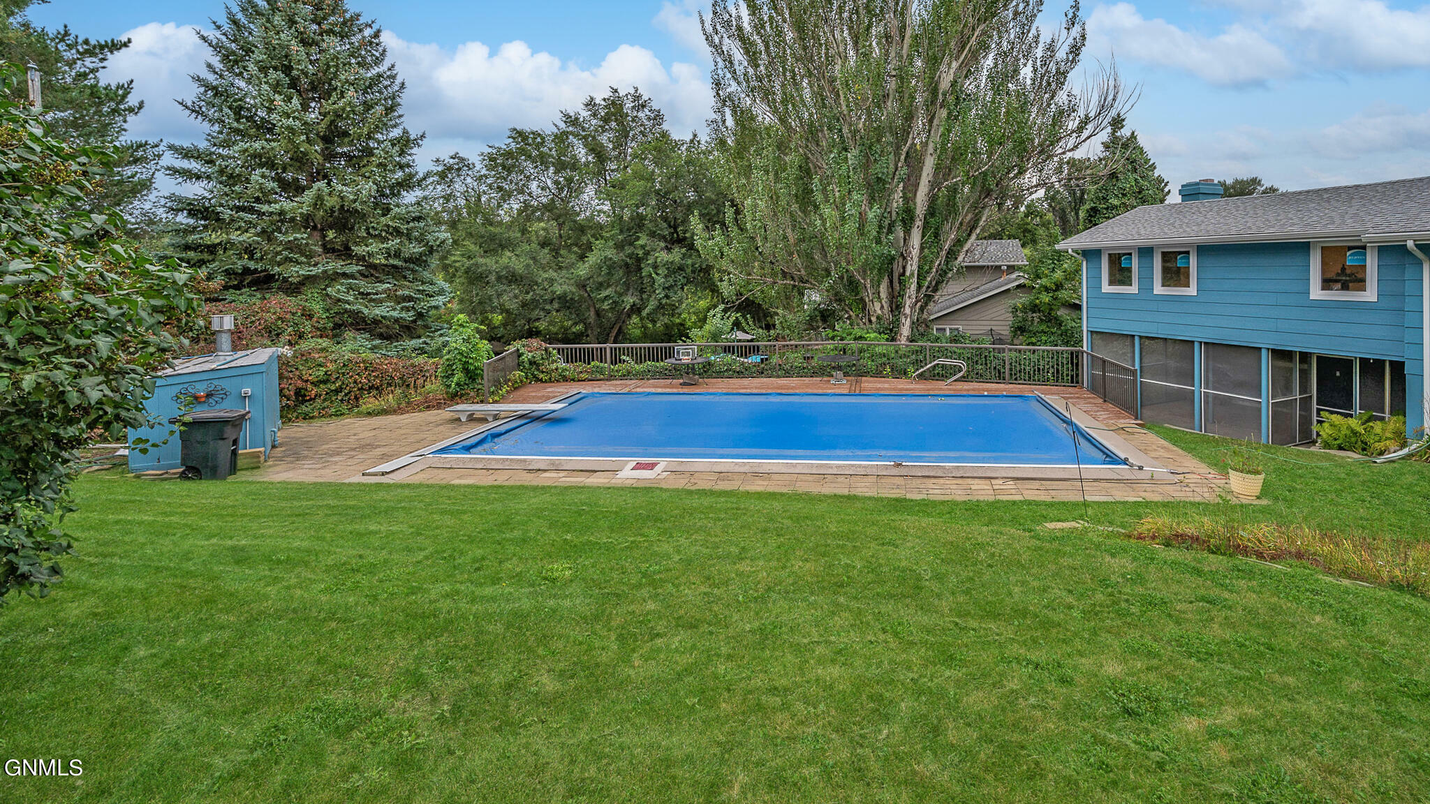 Property Photo:  1024 Crescent Lane  ND 58501 