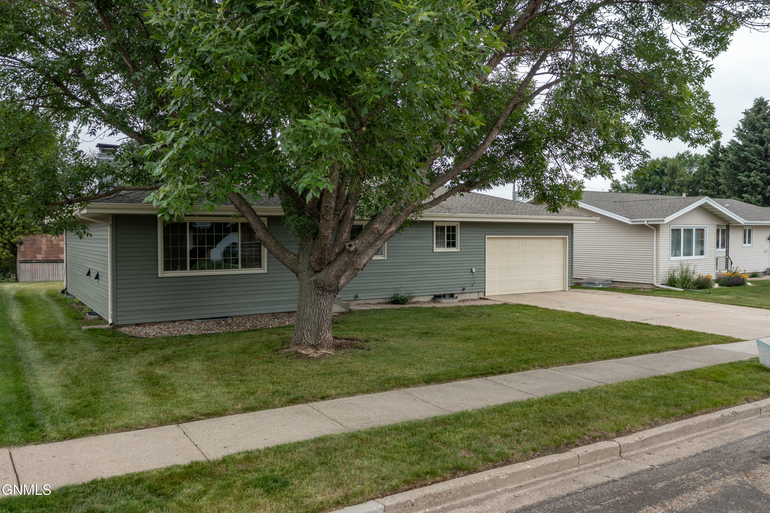 Property Photo: 1039 29th Street ND 58501