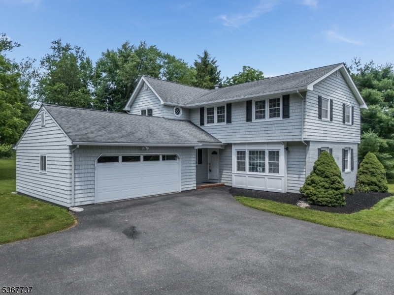 Property Photo:  4 Orchid Place  NJ 08833 
