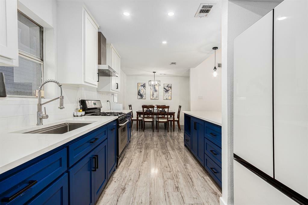 Property Photo: 8437 Furray Road TX 77028