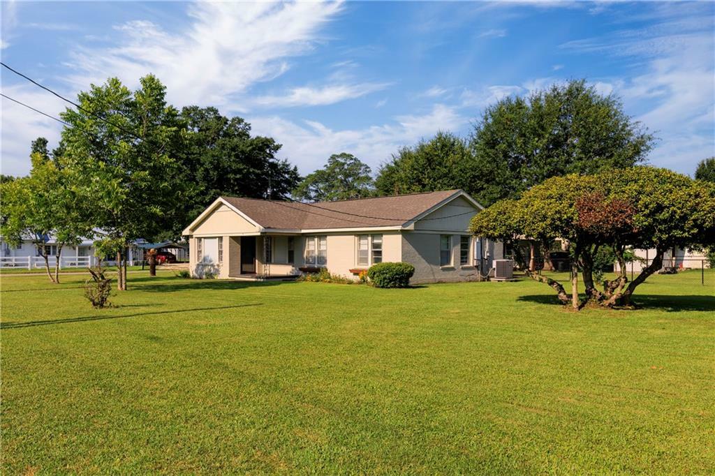 Property Photo:  208 Beck Street  AL 36502 
