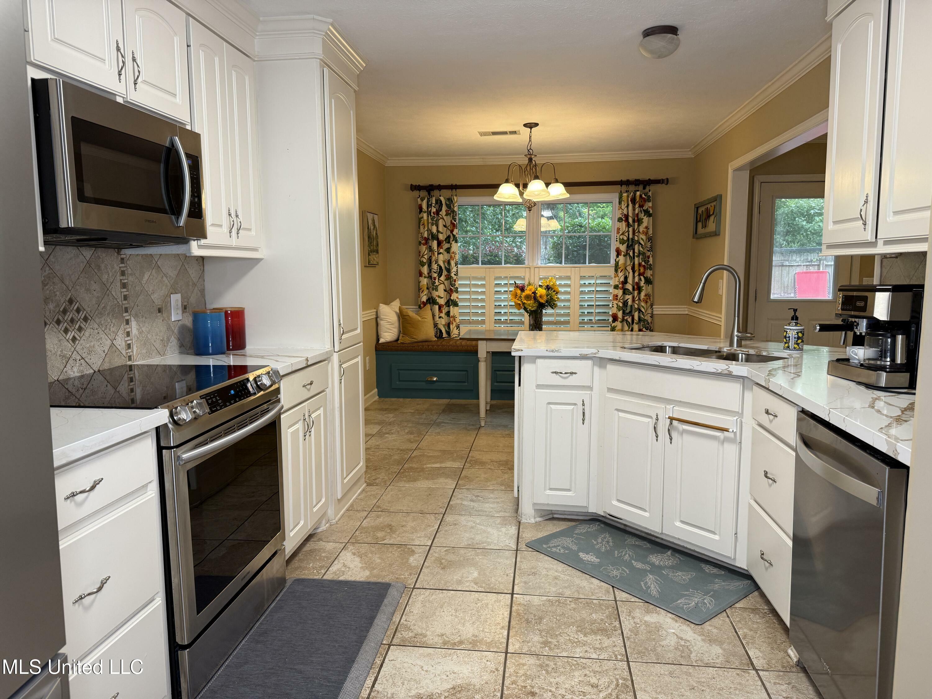 Property Photo: 210 Laurel Oak Cove MS 39047