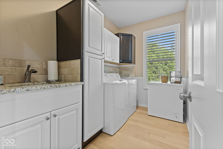 Property Photo:  1294 Vista Way  IN 46143 