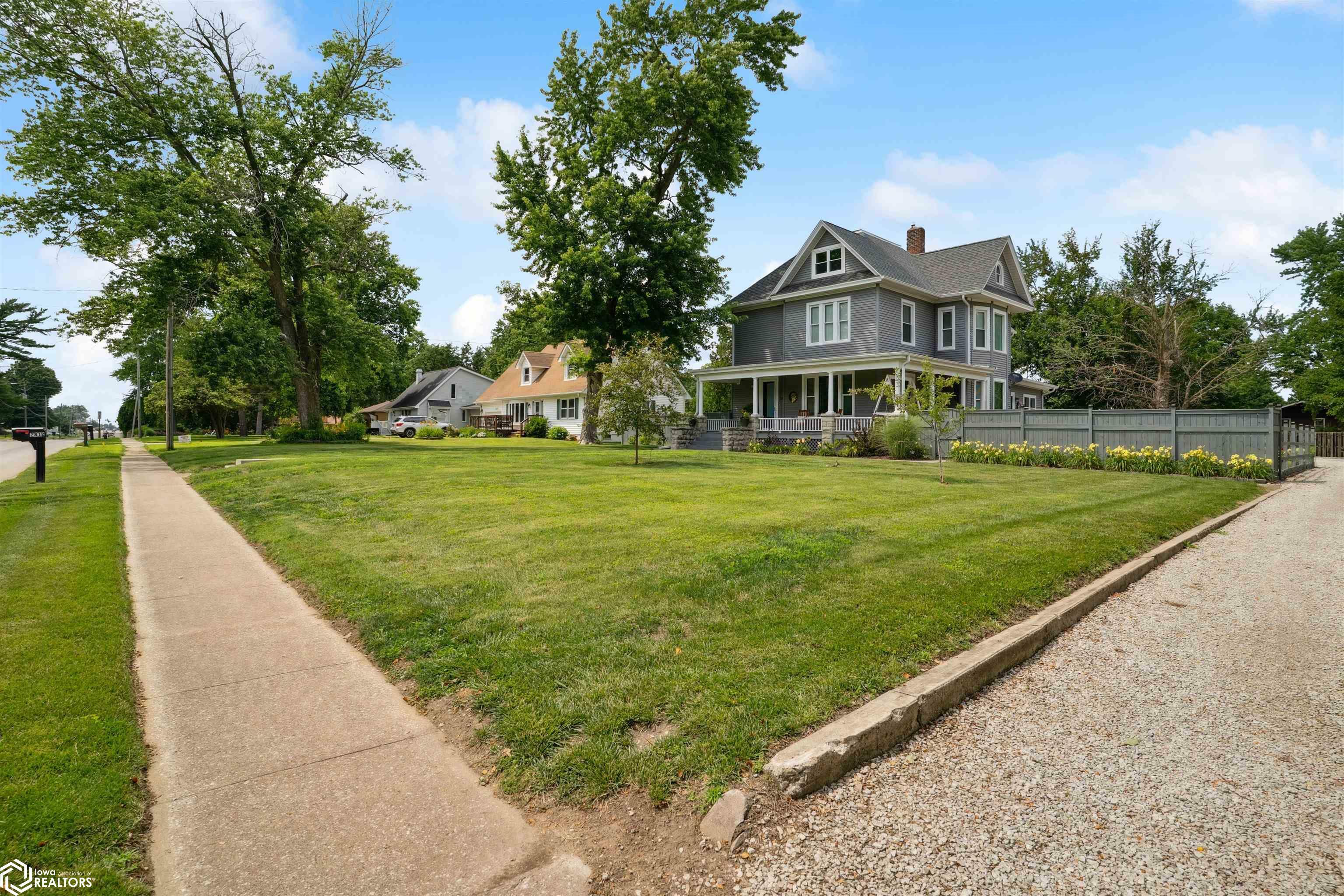 Property Photo: 2812 West Avenue IA 52601