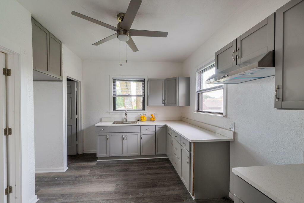 Property Photo:  1115 Lewis St  WI 53404 