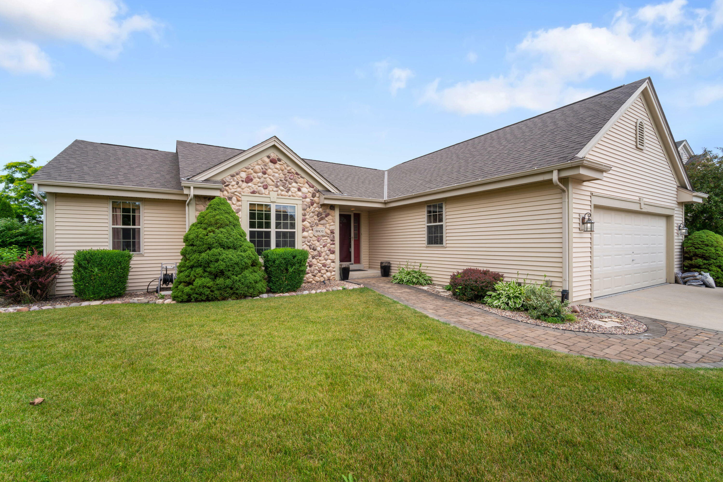 Property Photo: 3801 Valley Creek Dr WI 53189