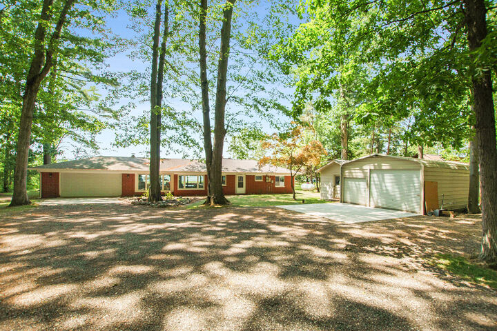 Property Photo:  50180 County Road 384  MI 49056 