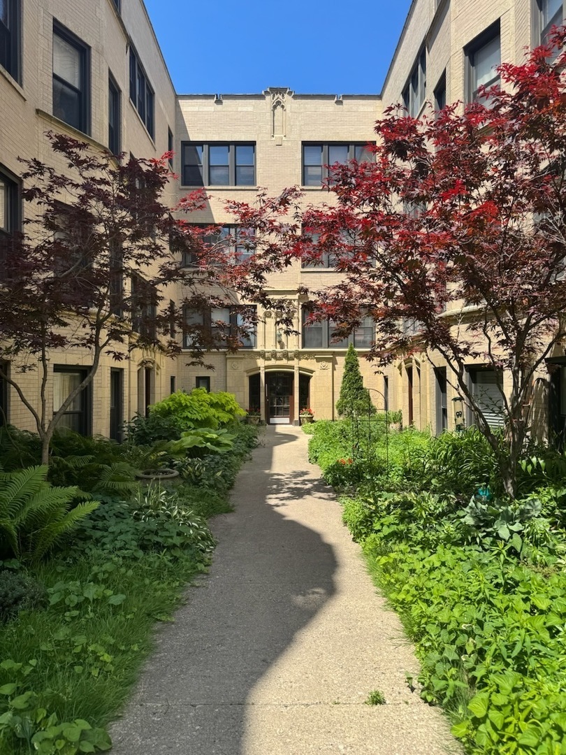 7438 N Hermitage Avenue 1E  Chicago IL 60626 photo