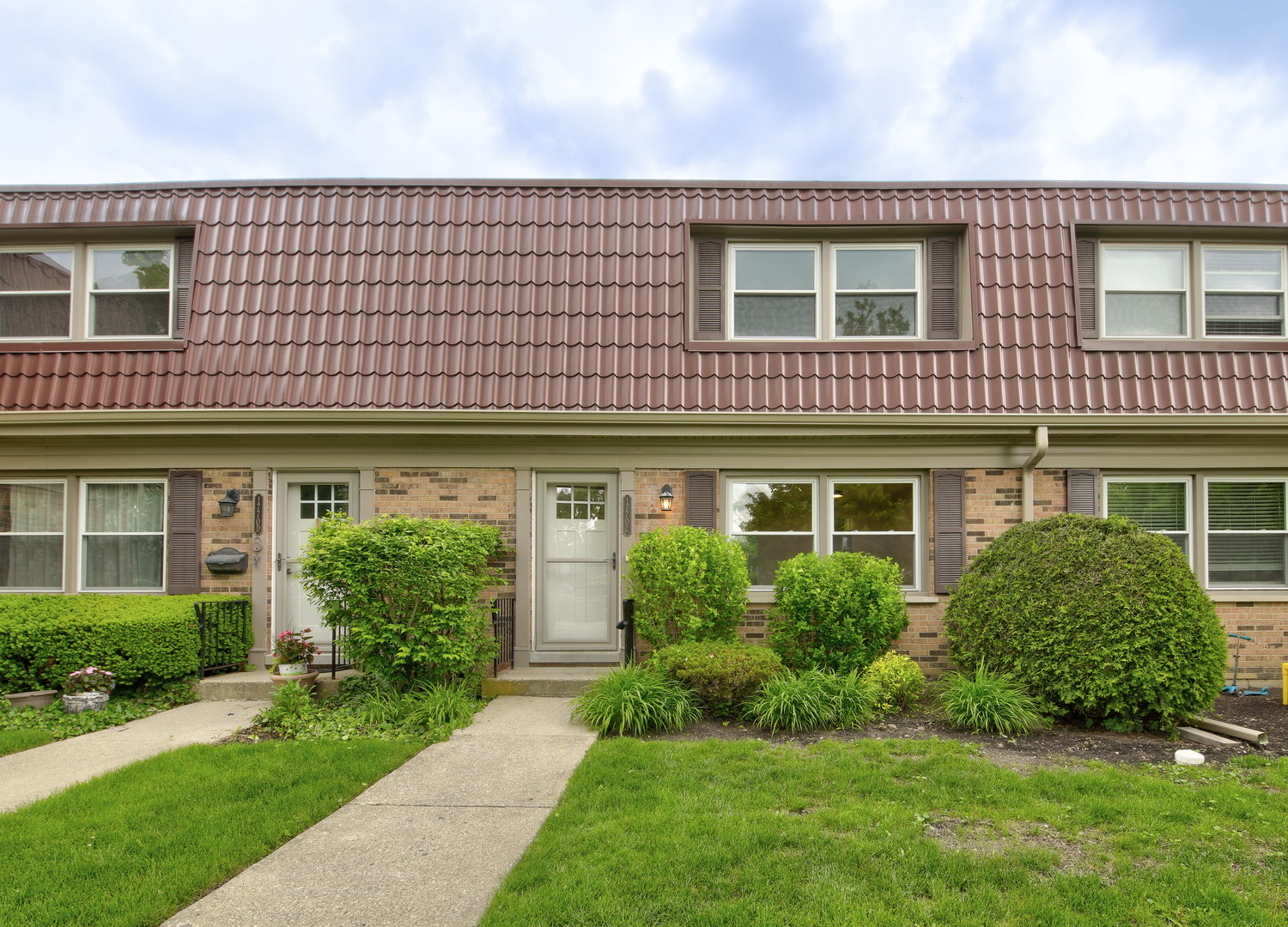 Property Photo: 1770 Henley Street C IL 60025