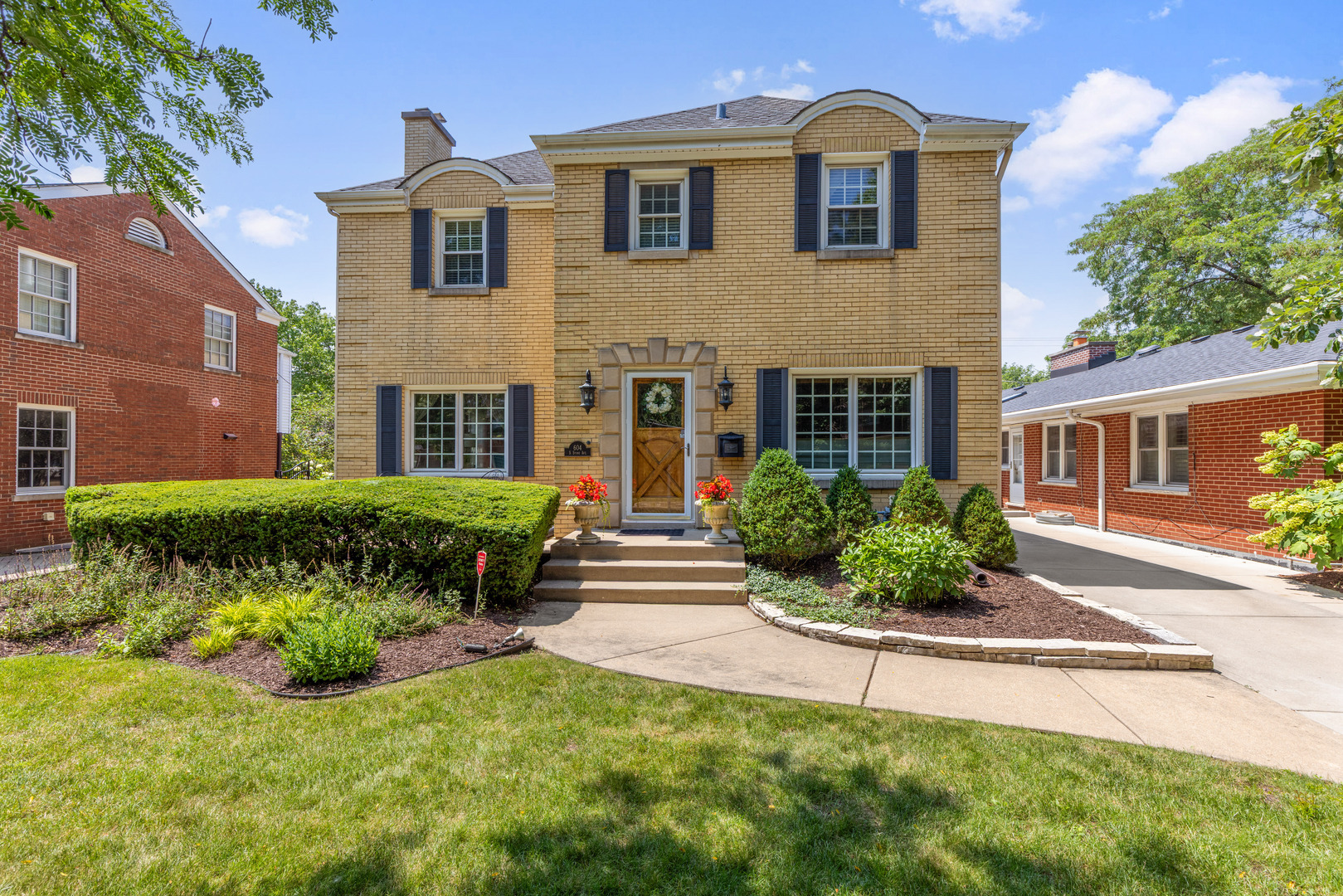 Property Photo: 604 S Stone Avenue IL 60525