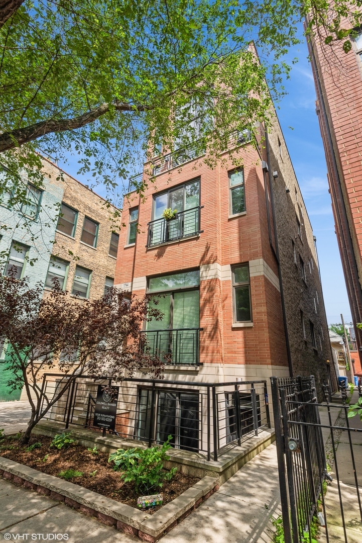 Property Photo: 1744 W Belmont Avenue 1 IL 60657