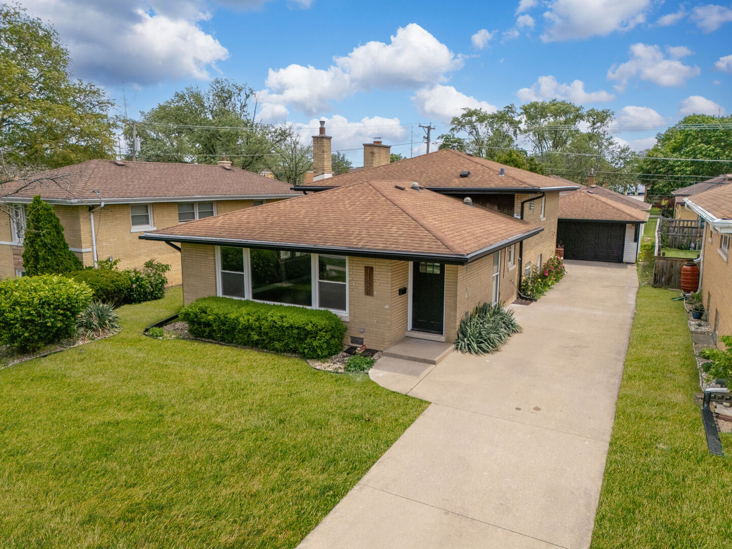 Property Photo: 1441 Forest Road IL 60526