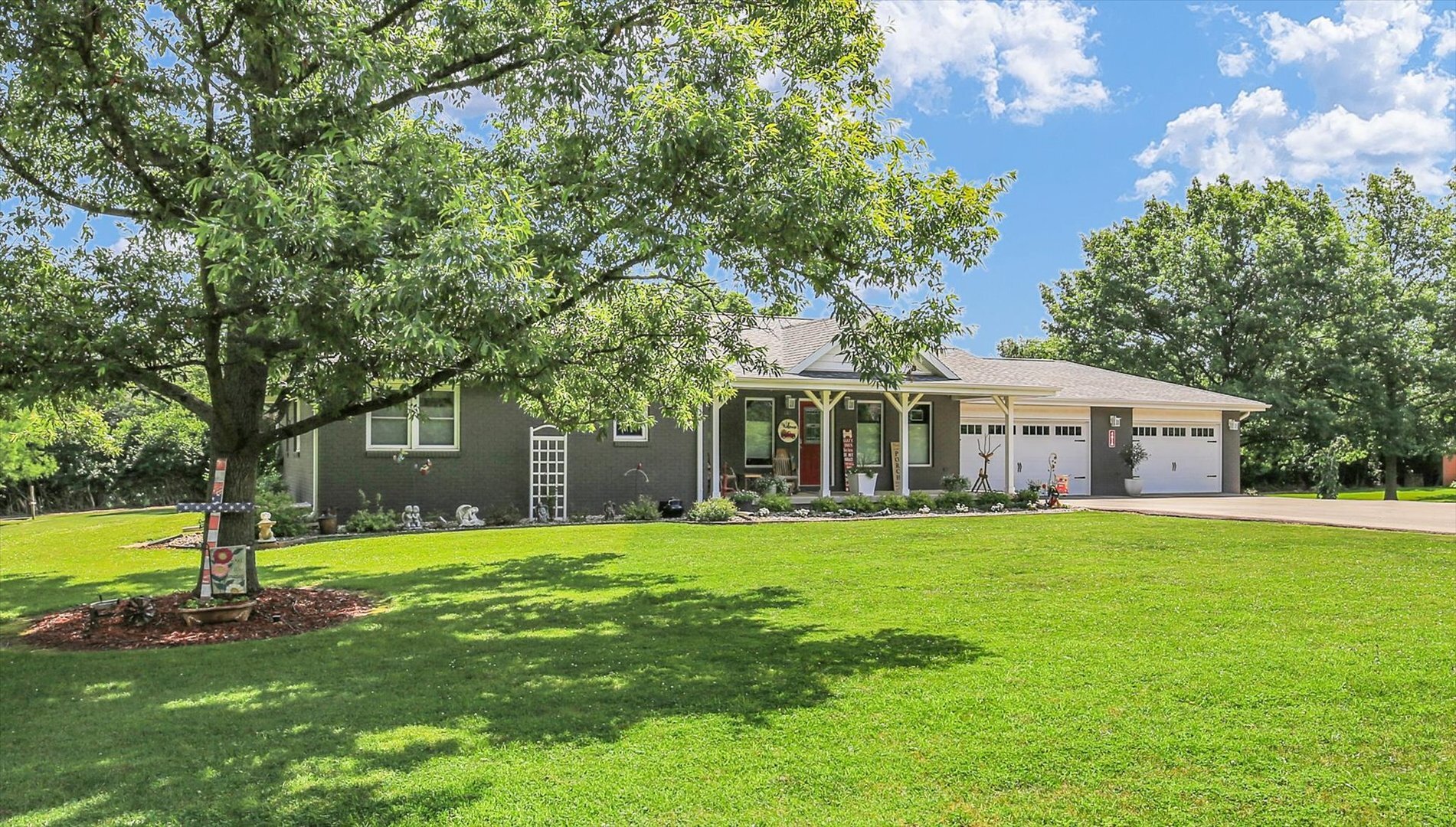 Property Photo:  401 A County Road 2500 N  IL 61853 