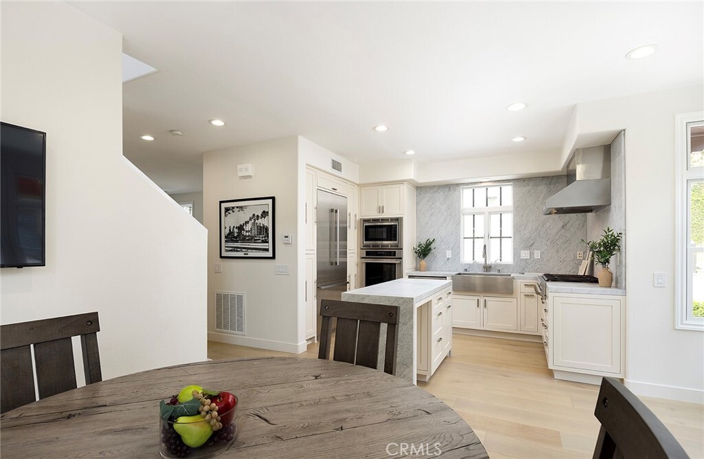 Property Photo:  2534 Bungalow Place 87  CA 92625 