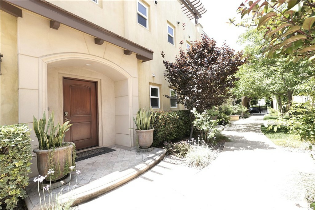 Property Photo: 480 S Los Robles Avenue 3 CA 91101