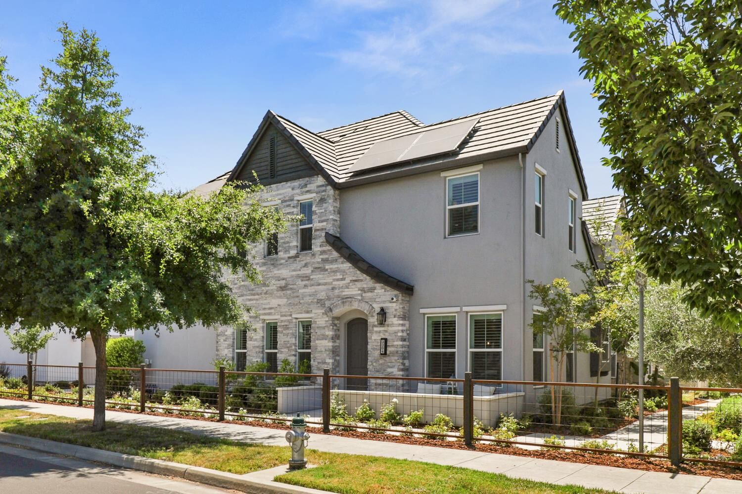 Property Photo:  3304 Crocker Drive  CA 95818 