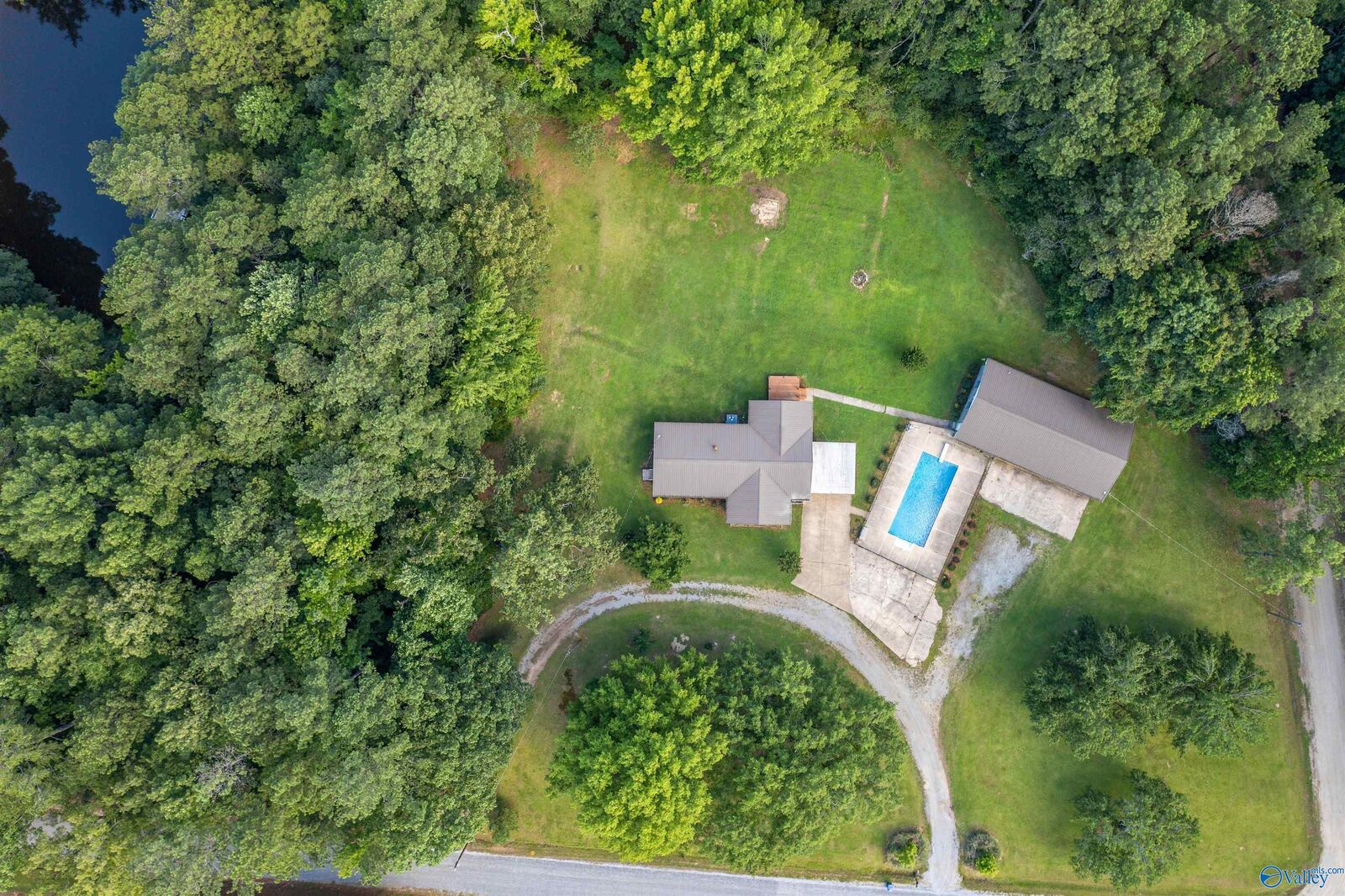 Property Photo: 880 Rolling Hills Road AL 35901