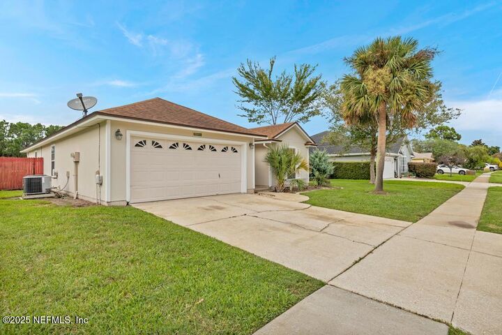 Property Photo: 12895 Bentwater Drive FL 32246