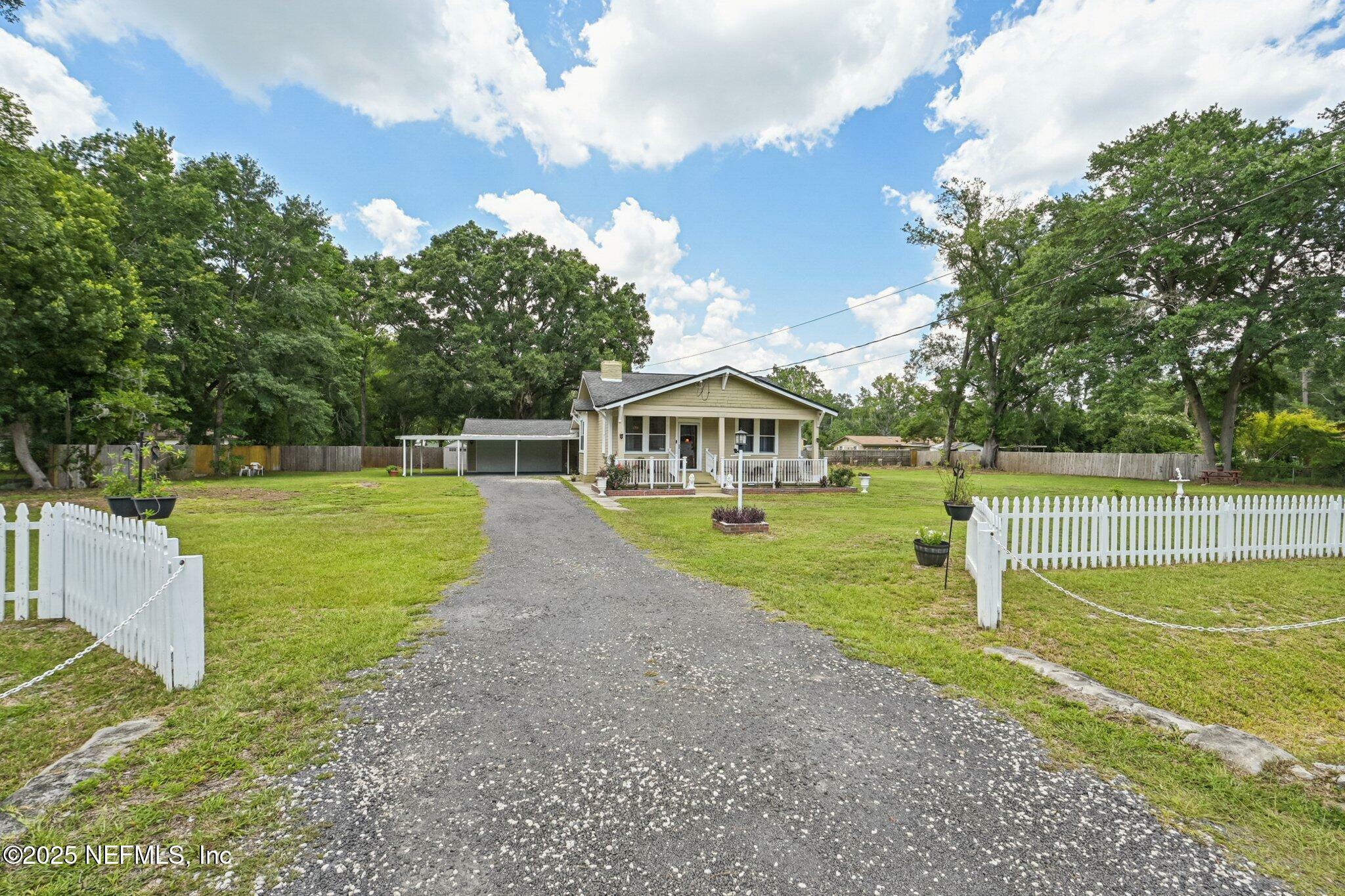 Property Photo: 8145 Raymond Street FL 32221