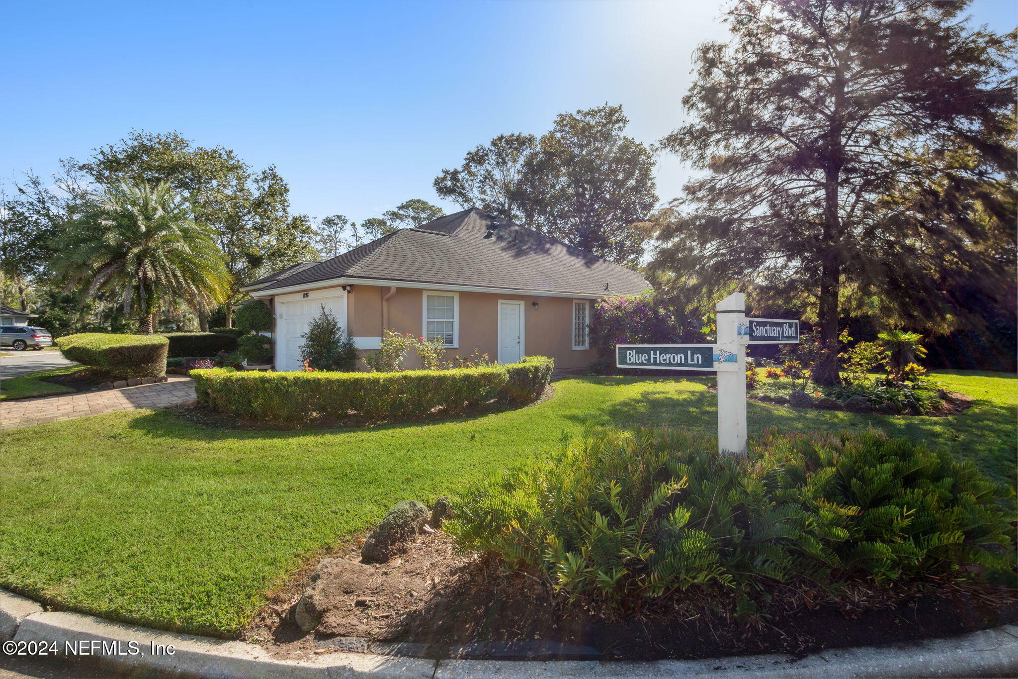 Property Photo: 1898 Blue Heron Lane FL 32250