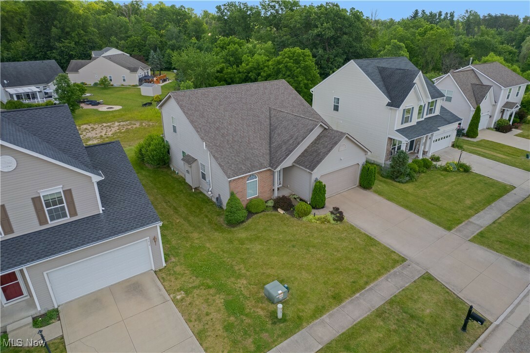 Property Photo: 9812 Creekside Way OH 44241