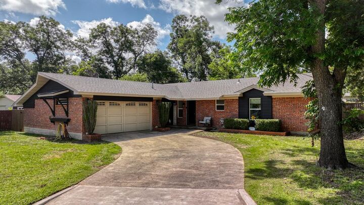 Property Photo: 1950 Crestridge Street TX 76401