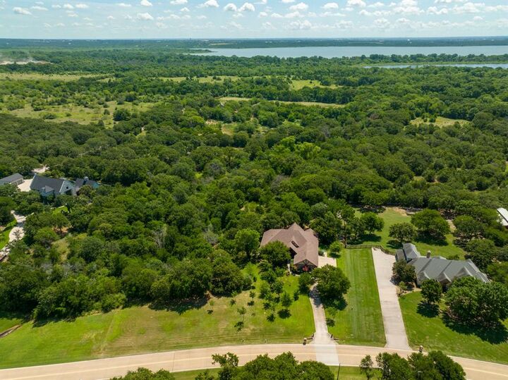 Property Photo: 1402 Lakeview Boulevard TX 76208