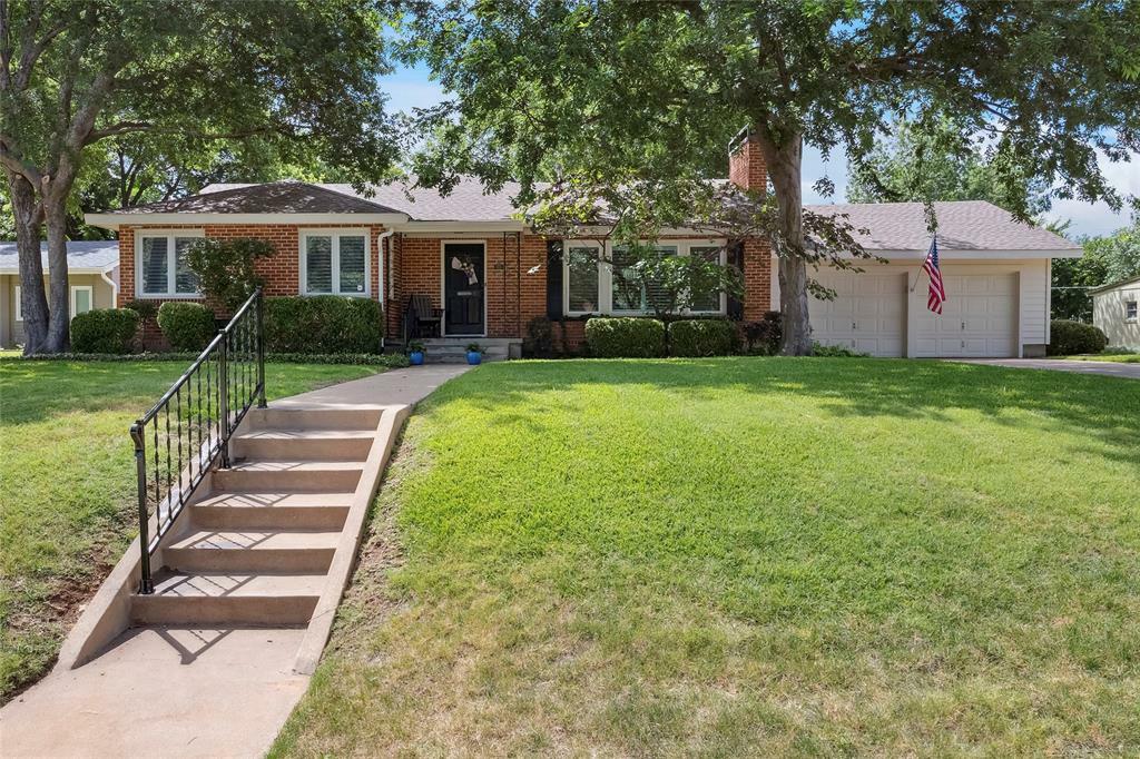 Property Photo: 6371 Greenway Road TX 76116