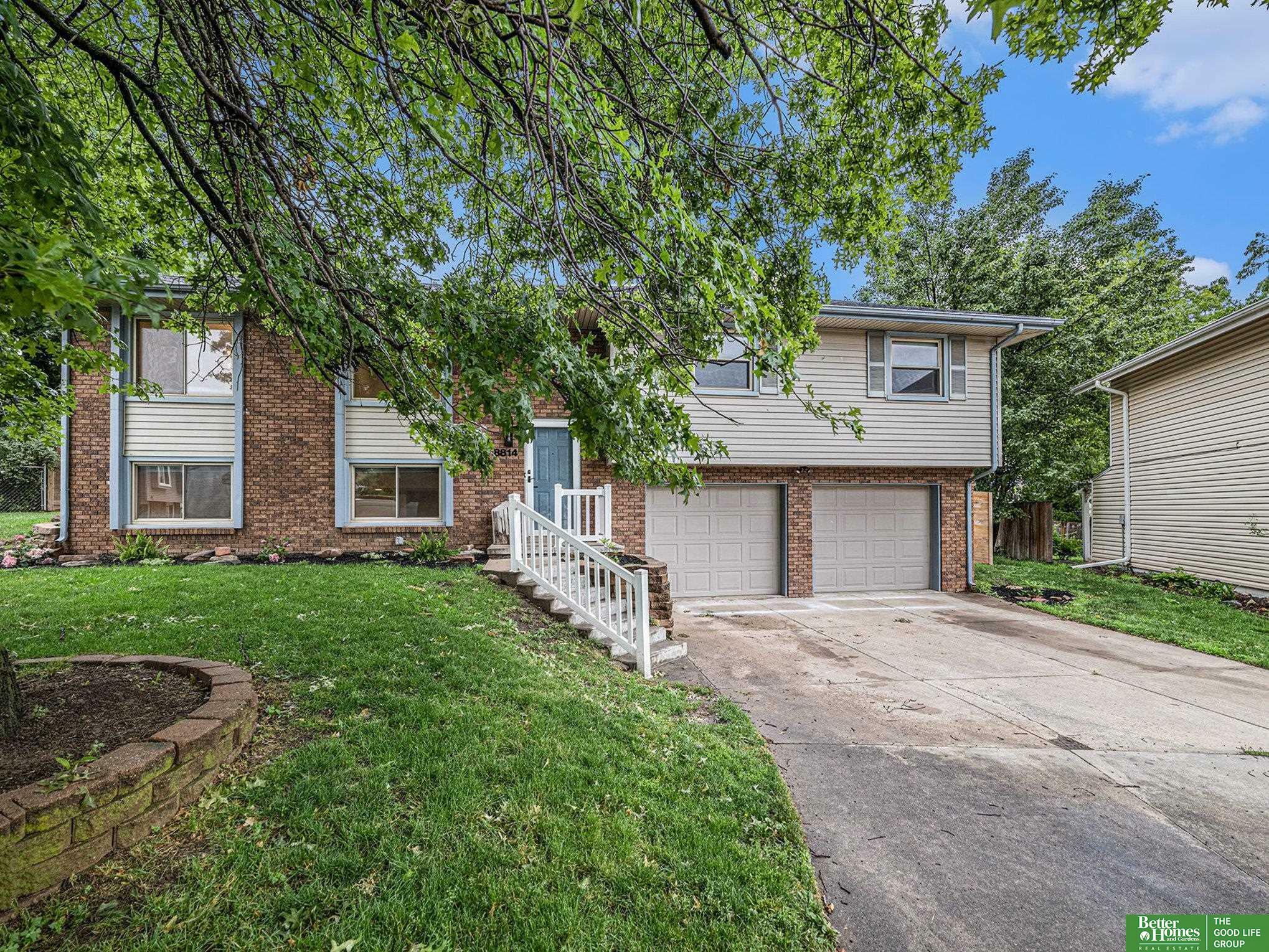 Property Photo: 8814 Drexel Circle NE 68127